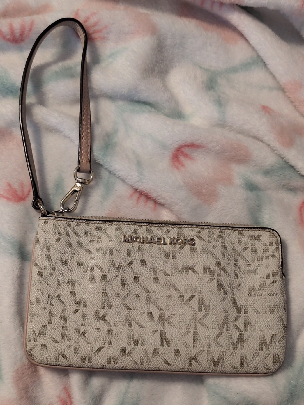 Michael Kors Beige and Blush Signature Wristlet